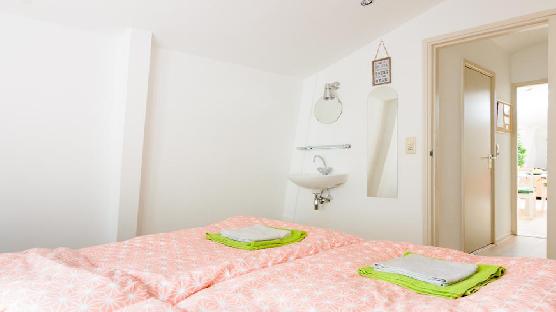 Golden Triangle Loft **smoking friendly, city center**