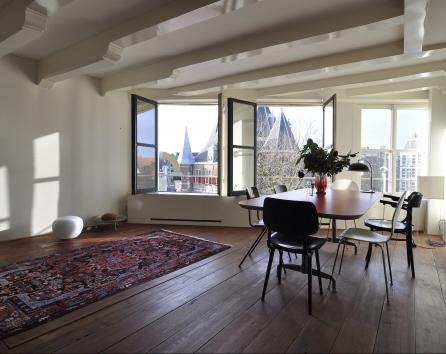 Great-Apartment-on-Nieuwmarkt-Amsterdam