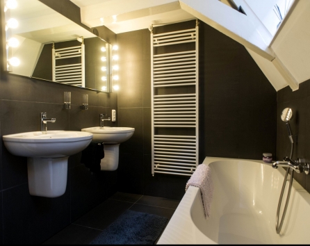 Bathroom Other Angle Singel apartment Amsterdam