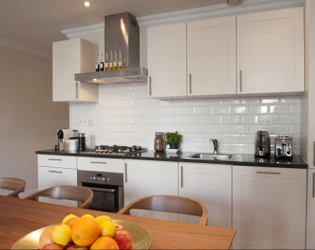 kitchen fully equipped