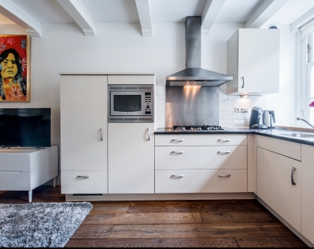 Kitchen other angle Jordaan Noordermarkt Apartment B Amsterdam
