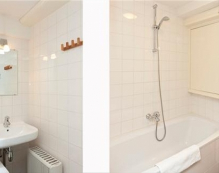 Bathroom Harmonie Harbour Apartment Amsterdam