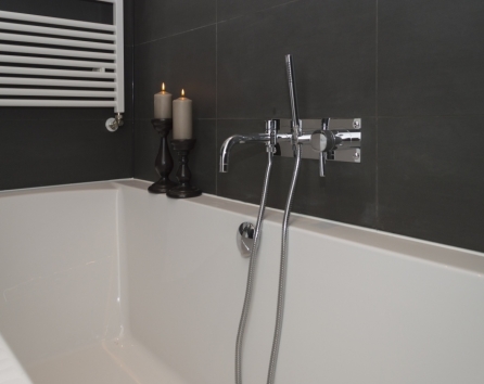 With a bath tube