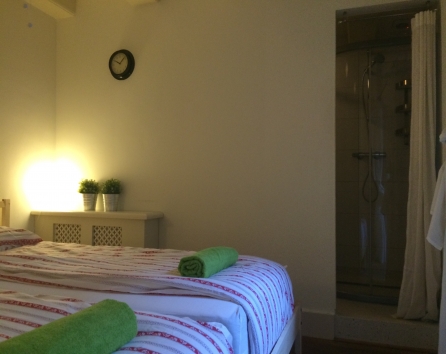 bedroom/bathroom