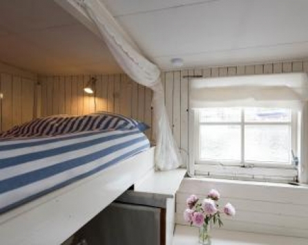 Guest room, sleeps 2